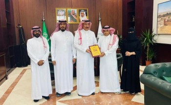 «محافظ القريات» يستقبل مدير هيئة الصحفيين ويتسلم تقرير الأعمال ويشيد بدور الإعلام في خدمة الوطن