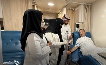 وزير السياحة يشارك في حملة ولي العهد للتبرع بالدم لتعزيز ثقافة العطاء والعمل الإنساني