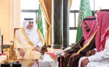 أمير تبوك يستقبل المواطن ناصر البلوي ويثمّن تنازله عن قاتل ابنه لوجه الله