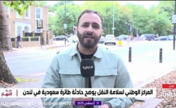 بالفيديو.. راكب يحاول فتح باب طائرة الخطوط السعودية أثناء هبوطها في لندن وحالة فزع بين الركاب