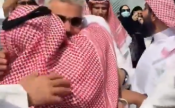 بالزغاريد والورود.. بالفيديو : استقبال حافل لحميدان التركي في الرياض بعد 20 عامًا من الغياب