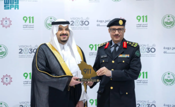 نائب أمير الرياض يزور مركز عمليات 911 ويشيد بجهود رجال الأمن وتطور منظومة وزارة الداخلية