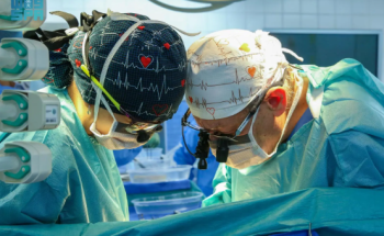 نجاح طبي مشترك سعودي إماراتي.. زراعة قلب لطفل عمره 7 سنوات في مستشفى الملك فيصل التخصصي بالرياض