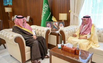 أمير حائل يبحث مع شركة “نبع الصحة” خطط الاستثمار الصحي بالمنطقة