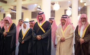 ولي العهد يؤدي صلاة الميت على سماحة المفتي العام للمملكة ويتقبل العزاء من أصحاب السمو والفضيلة