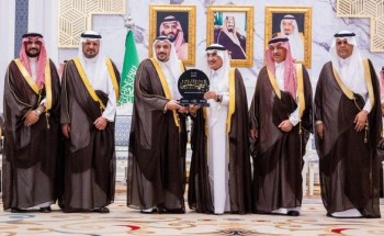 أمير القصيم يكرم رجل الأعمال خالد الخضير لدعمه مبادرة الأوقاف التعليمية