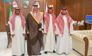 «عمل بطولي مشرف».. أمير حائل يشيد بشهامة 3 مواطنين بعد إنقاذهم وافدين صينيين من السيول