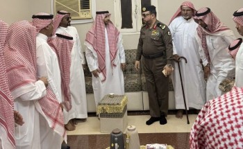 مدير شرطة منطقة جازان يقدم التعازي لشيخ قبيلة العكرة في وفاة شقيقته