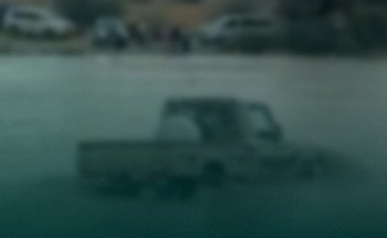 عرض حياته للخطر.. مرور الرياض يباشر التحقيق في واقعة عبور مركبة لأحد الشعاب في رماح