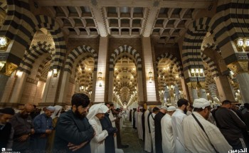 وسط حالة من الخشوع.. صلاة العشاء الأولى بصوت الشيخ صالح المغامسي من قلب المسجد النبوي (شاهد)