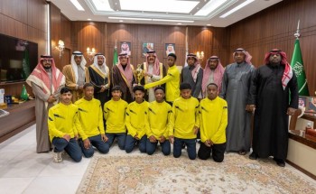 أمير حائل يستقبل رئيس وأعضاء نادي الحائط بمناسبة تحقيق بطولة المنطقة للناشئين