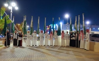 تعزيزاً للانتماء الوطني.. سكان الرياض يساهمون في تركيب أعلام التأسيس بالميادين والساحات