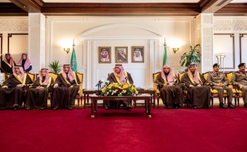 أمير تبوك يوزع وثائق تملك الوحدات السكنية لمستفيدي تبرع ولي العهد بمليار ريال