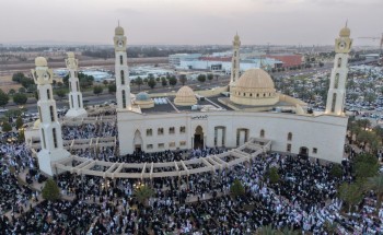 في قلب تبوك.. “جامع الوالدين” الوجهة الأبرز للمصلين في صلاة عيد الفطر المبارك