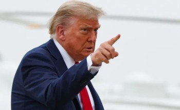 ترامب يتوعد إيران بـ “سيناريو التدمير الشامل” لمنشآت النفط والكهرباء وجزيرة خرج