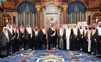 سمو ولي العهد يستقبل وفد تكريم خادم الحرمين تقديرًا لدعمه جمعيات تحفيظ القرآن