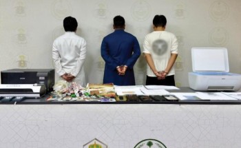 باعوا الوهم لضيوف الرحمن.. شاهد لحظةالإطاحة بـ 3 مقيمين روجوا لحملات حج مضللة عبر “السوشيال ميديا”
