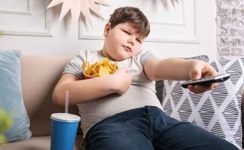 التغذية والنوم والنشاط.. كيف تنقذ العادات الصحية الأطفال من السمنة؟