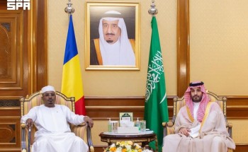 ولي العهد يستقبل رئيس تشاد في قصر منى ويبحثان العلاقات الثنائية