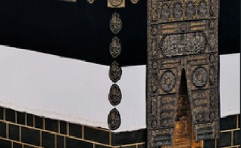 الكعبة المشرفة ترتدي ثوبها الجديد مع غرة محرم.. استعدادات متقنة ومشهد مهيب