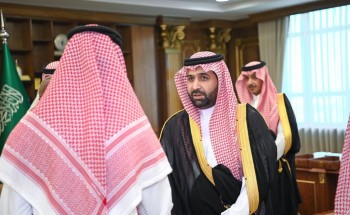 نائب أمير تبوك يستقبل منسوبي الإمارة ويشيد بنجاح موسم الحج