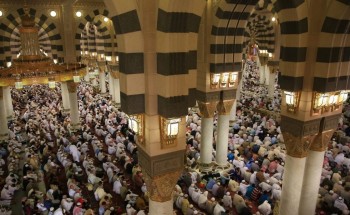 إمام المسجد النبوي يحذر من الاستدراج بالنعم
