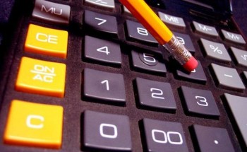 آلة حاسبة متقدمة يحتاجها الطلاب في فترة الاختبارات