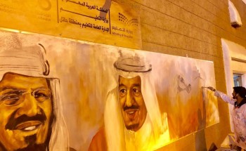 الفنان التشكيلي الرشيدي يلفت الأنظار برسمه لوحة للمؤسس وخادم الحرمين الشريفين في مهرجان الجنادرية