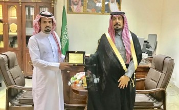 محافظ ضرية يكرم مدير تحرير صحيفة أضواء الوطن بالقصيم