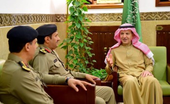 مستشار أمير الرياض والمشرف على مكتبه يستقبل مدير سجون المنطقة