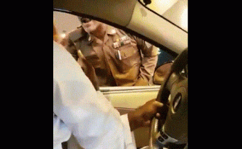 رجل الأمن الذي ظهر في فيديو “دق على عمتك”: لم أتنازل.. ووكلت محامياً لمتابعة الحق الخاص