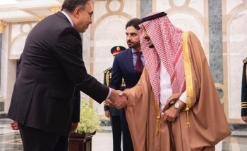 صور.. خادم الحرمين الشريفين يستقبل رئيس وزراء العراق ويقيم مأدبة غداء تكريماً له