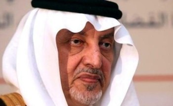 شاهد.. أمير مكة يقطع مراسم افتتاح الحديقة الثقافية بجدة لأداء صلاة المغرب