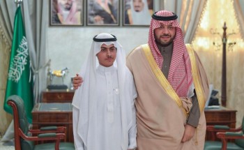 أمير الشمالية يكرّم الطالب فرحان العنزي الحائز على المركز الأول في مسابقة القصة القصيرة على مستوى المملكة