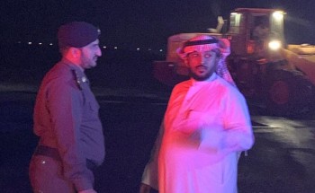 محافظ الدرب “القحطاني” يقف ميدانيًا لمتابعة مواقع الأمطار والسيول