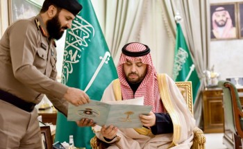 أمير منطقة الحدود الشمالية يدشن الأجهزة الذاتية الإلكترونية التي تقدم للنزلاء في سجون المنطقة