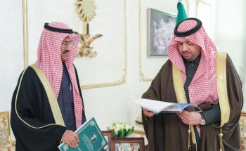 أمير الحدود الشمالية يستقبل مدير إدارة خدمات المياه بالمنطقة