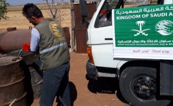 “سلمان للإغاثة” يواصل توزيع وقود التدفئة للنازحين في الشمال السوري