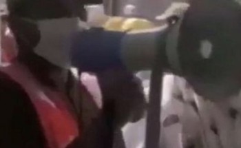 الكشف عن حقيقة فيديو لرجل أمن يودع الحجاج بـ “فرقاكم عيد”