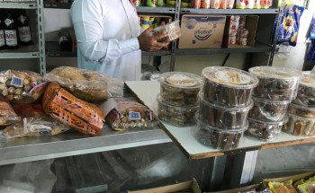 المراقبون الصحيون يقمون بجولات ميدانيه على مطاعم مدينة انبوان