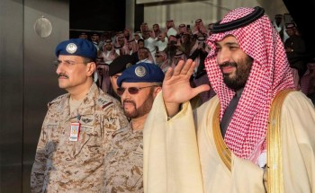 بالصور.. ولي العهد يرعى حفل تخريج طلبة كلية الملك فيصل الجوية ويشاهد عرضاً جوياً للصقور السعودية