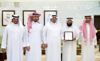 نائب أمير الرياض يتسلم شهادة الآيزو 27001 بعد حصول الإمارة عليها
