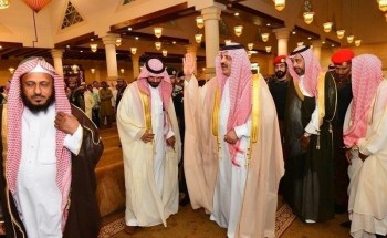 أمير حائل يوجه بعدم منع المصلين في الصف الأول من الجلوس بجواره (صور)