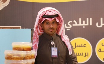 في الجنادرية.. مناحل “آل مانع” تعرض إنتاج 7 آلاف خلية من العسل البلدي