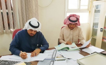 رئيس قسم الإجتماعيات بمكتب تعليم الريث أ.عيسى طرشي يزور مجمع آل مشحنة التعليمي ويطلع على مقررات وخطط معلمي التخصص