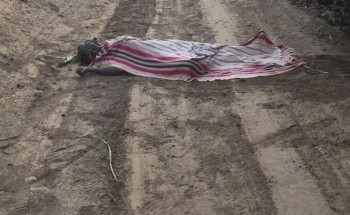 للمرة الثالثة.. جثة مغطاة لإفريقي على قارعة الطريق في “بيش” والشرطة تحقق