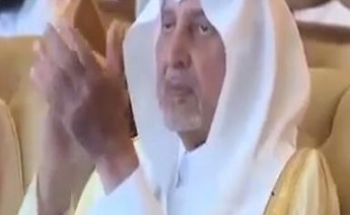 فيديو.. تصفيق حار من الأمير خالد الفيصل لشاب ألقى كلمة ارتجالية قوية