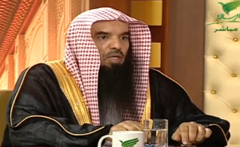 الشيخ “المري” يوضح حكم أخذ الأم مالاً من ابنها دون علمه (فيديو)