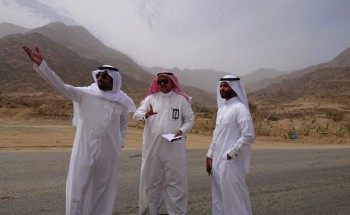 رئيس مركز عمود يعقد اجتماع بسعادة مدير فرع وزارة الاسكان بالمنطقة