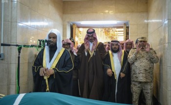 بالصور.. نائب أمير المدينة يؤدي صلاة الميت على شهيد الواجب العريف بالحرس الوطني متعب الحربي